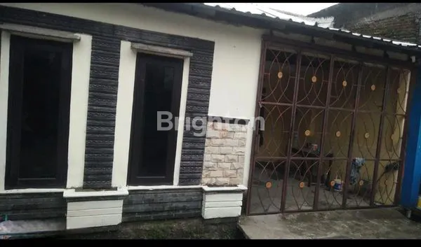 image RUMAH SIAP PAKAI  DI AREA PERUMAHAN DEKAT TAMAN JAYAWIJAYA SOLO (1)