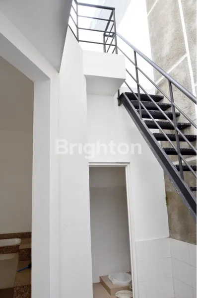 image DIJUAL RUMAH MINIMALIS BRAND NEW KALIJUDAN ASRI, RUMAH DENGAN KONSEP TOWN HOUSE, 2 LANTAI, SELANGKAH KE RAYA MERR (3)