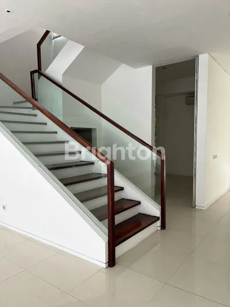 image GOLF AVENUE (2)