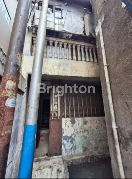 RUMAH 2 LANTAI TANAH SEREAL