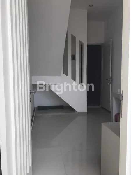 image RUMAH BARU GRESS MINIMALIS DI SEMOLOWARU, LOKASI STRATEGIS, DEKAT KAMPUS ITATS DAN UNTAG, LEBAR RUMAH 9 METER (4)