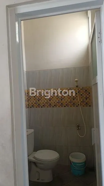 image DISEWAKAN RUMAH EXCLUSIVE DI RING ROAD MADIUN – FULL PERABOT, LOKASI NYAMAN & STRATEGIS (7)