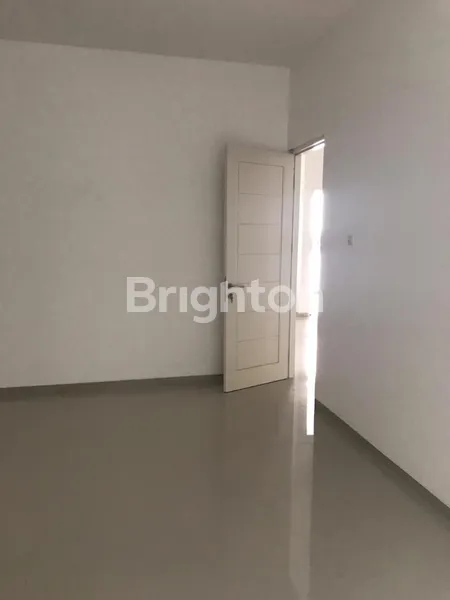 image RUMAH BARU GRESS MINIMALIS DI SEMOLOWARU, LOKASI STRATEGIS, DEKAT KAMPUS ITATS DAN UNTAG, LEBAR RUMAH 9 METER (5)
