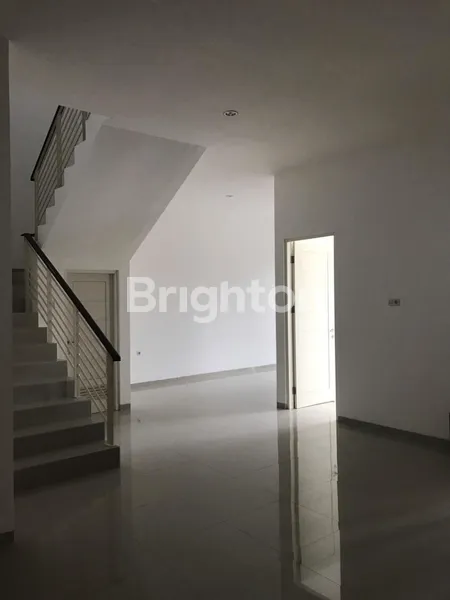 image RUMAH BARU GRESS MINIMALIS DI SEMOLOWARU, LOKASI STRATEGIS, DEKAT KAMPUS ITATS DAN UNTAG, LEBAR RUMAH 9 METER (7)