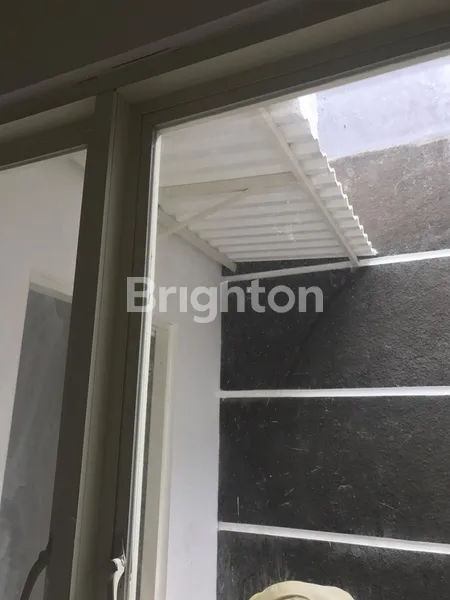 image RUMAH BARU GRESS MINIMALIS DI SEMOLOWARU, LOKASI STRATEGIS, DEKAT KAMPUS ITATS DAN UNTAG, LEBAR RUMAH 9 METER (8)