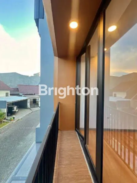 image RUMAH MODERN BARU GRESS NEW MINIMALIS BAGUS BANGET DEKAT RAYA MERR KAMPUS UPN VETERAN RUNGKUT PENJARINGAN MEDOKAN (3)