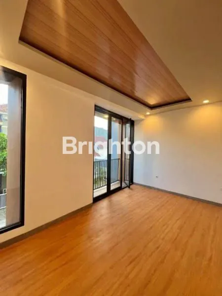 image RUMAH MODERN BARU GRESS NEW MINIMALIS BAGUS BANGET DEKAT RAYA MERR KAMPUS UPN VETERAN RUNGKUT PENJARINGAN MEDOKAN (4)