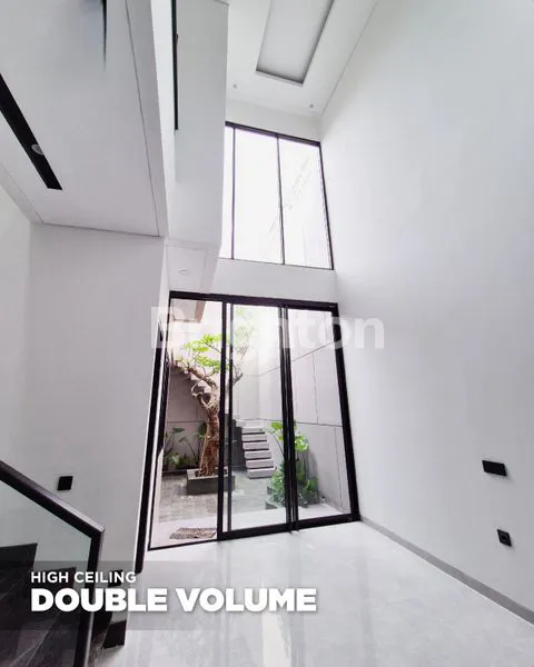 image RUMAH MODERN TROPICAL KUPANG SURABAYA BARAT , LOKASI STRATEGIS , ROWJALAN BESAR DEKAT PAKUWON MALL (6)