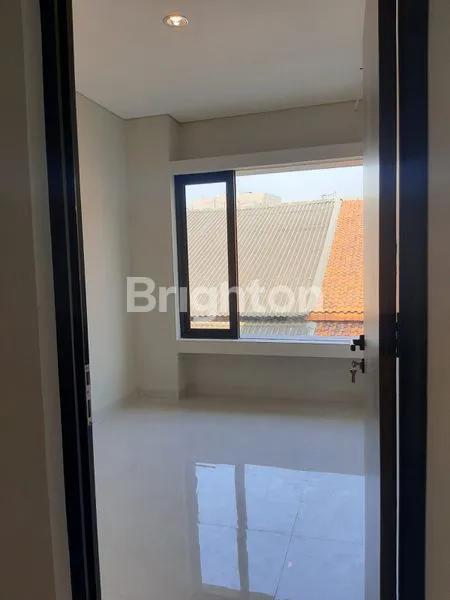 image BANYAK BONUS! RUMAH ESTETIK MODERN DI JELAMBAR (6)