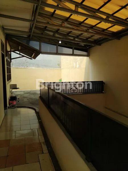 image RUMAH BAGUS 2 LANTAI  DI JAKARTA BARAT KONDISI KOKOH BERSIH TERAWAT  LANGSUNG BISA HUNI ATW BISA DI RENOVASI UNTUK IUAHA KOS KOSAN DG BANYAK KAMAR (8)