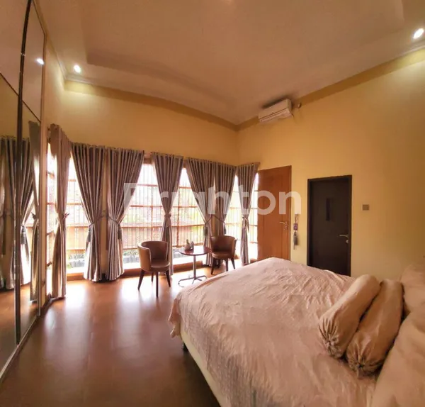 image HUNIAN SEMI FURNISHED NYAMAN DI ISLAMIC VILLAGE - KELAPA DUA (5)