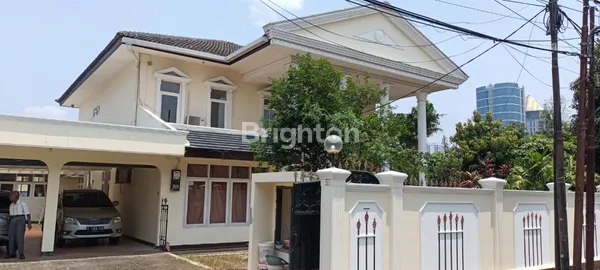 image RUMAH 2 LANTAI LENGKAP DENGAN KOLAM RENANG AMPERA (8)