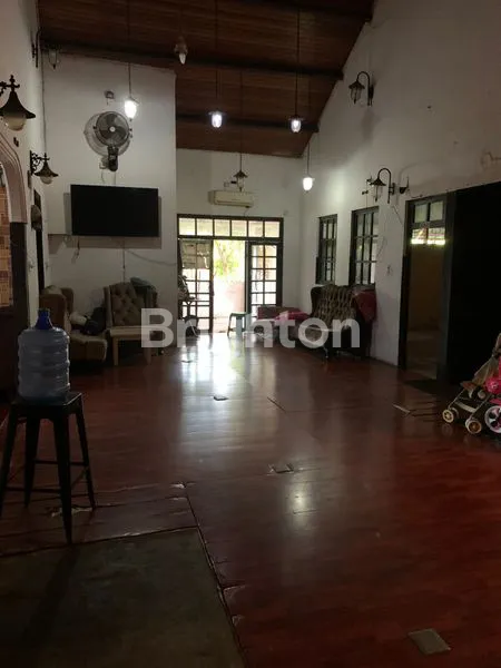 image RUMAH MEWAH 2 LANTAI DI SAMPING JL. DIPONEGORO, PUSAT KOTA PEKANBARU (5)