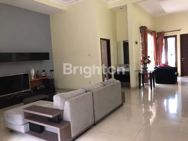 image RUMAH MEWAH 2 LANTAI DI ARAYA MALANG (8)