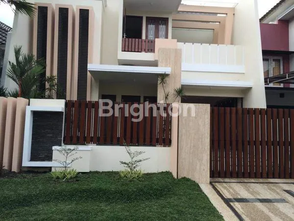 image RUMAH MEWAH 2 LANTAI DI ARAYA MALANG (3)