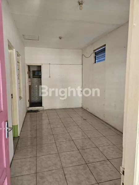 image DIJUAL CEPAT RUMAH TENGAH KOTA SURABAYA DAERAH SETRO (3)