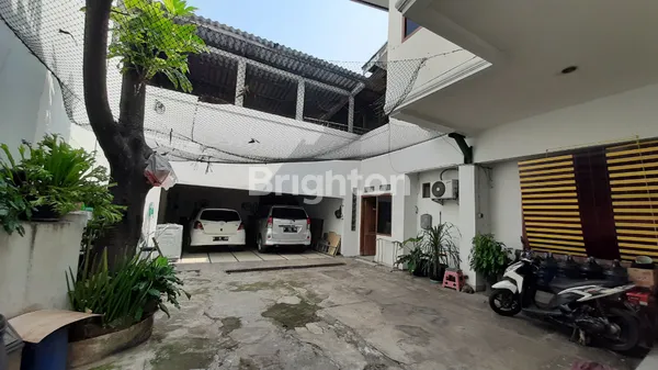 image RUMAH BESAR, COCOK UNTUK JADI LAHAN KOMERSIL!! DI AREA WIJAYA KEBAYORAN BARU JAKARTA SELATAN - 12KT & 7KM (3)