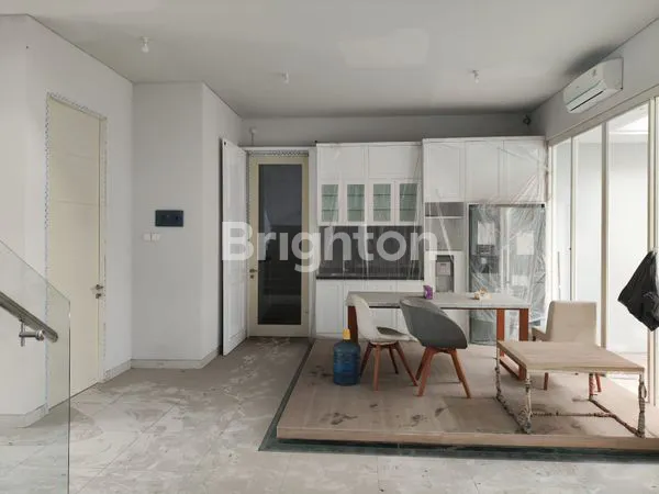 image RUMAH SEMI FURNISHED BARU GRESS  BELUM PERNAH DIHUNI WISATA BUKIT MAS CLUSTER GRAND PALAIS (8)