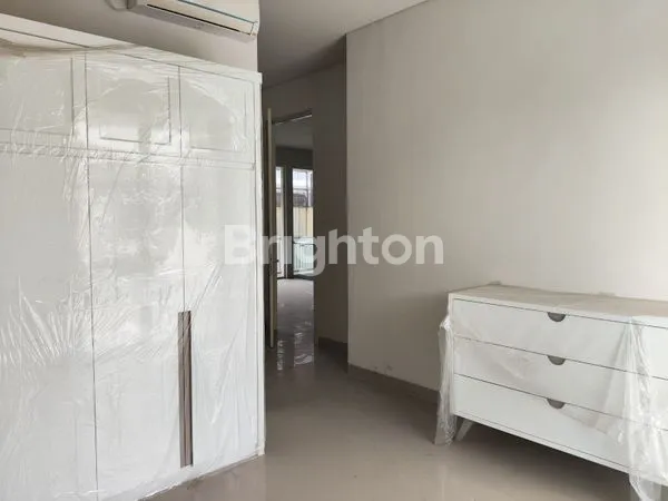 image RUMAH SEMI FURNISHED BARU GRESS  BELUM PERNAH DIHUNI WISATA BUKIT MAS CLUSTER GRAND PALAIS (3)