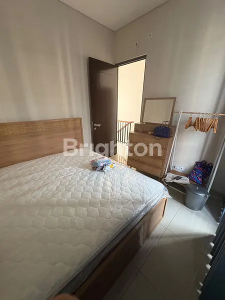 image RUMAH MEWAH 2 LANTAI FULL FURNISH DI BUKIT GOLF LAGOON CIMANGGIS (5)