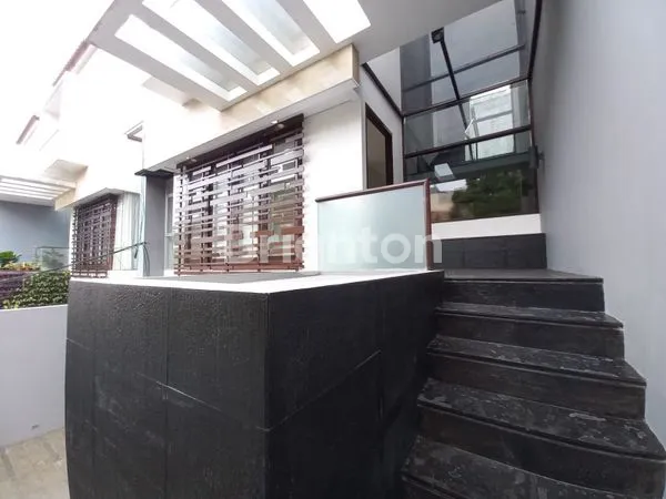 image DIJUAL  RUMAH MEWAH - KEBAYORAN BARU RADIO DALAM JAKARTA SELATAN (2)