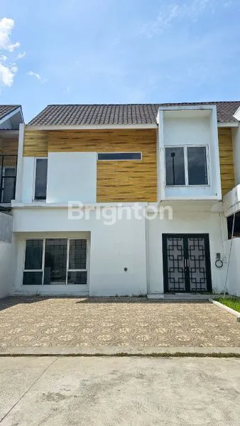 image RUMAH MEWAH 2 LANTAI DI HALTON PLACE - ONE GATE SYSTEM, MEDAN (1)