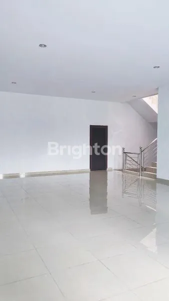 image RUMAH MEWAH 2.5 LANTAI VIEW GOLF DI GRAHA METROPOLITAN MEDAN (5)