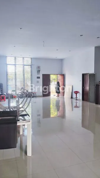 image RUMAH MEWAH 2.5 LANTAI VIEW GOLF DI GRAHA METROPOLITAN MEDAN (2)