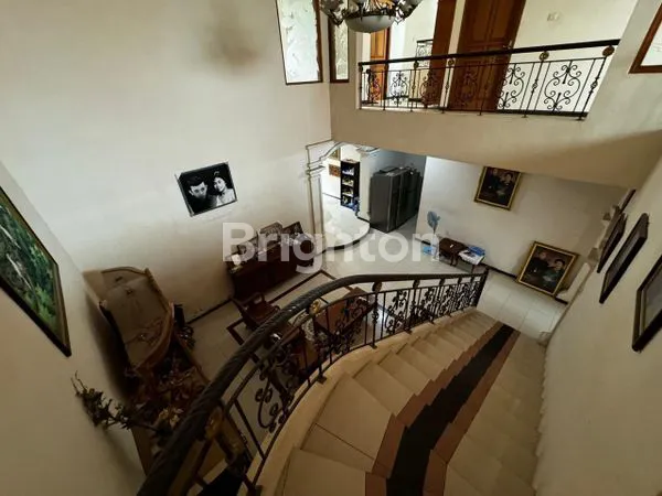 image RUMAH MEGAH LUAS PENUH KENYAMANAN DI PADANGSAMBIAN DENPASAR BARAT  (3)