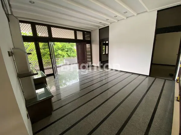 image RUMAH SURABAYA PUSAT DEKAT TUNJUNGAN PLAZA, RAYA ARJUNA, RAYA KEDUNGDORO DAN RAYA  DARMO (5)