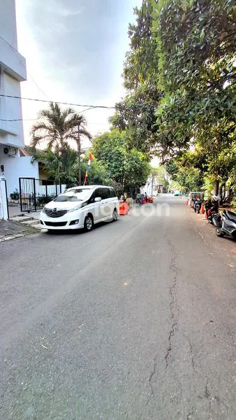 image RUKO STRATEGIS ARIES MERUYA DEKAT INTERCON KEBON JERUK JAKARTA BARAT (1)