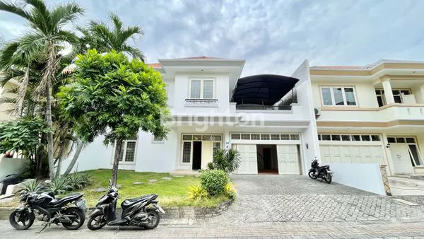 image RUMAH MEWAH SEMI-FURNISHED 2 LANTAI DI CITRALAND PURI SENTRA (1)