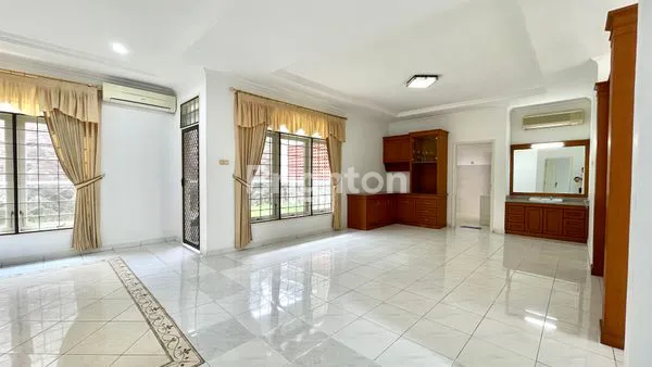 image RUMAH MEWAH SEMI-FURNISHED 2 LANTAI DI CITRALAND PURI SENTRA (3)