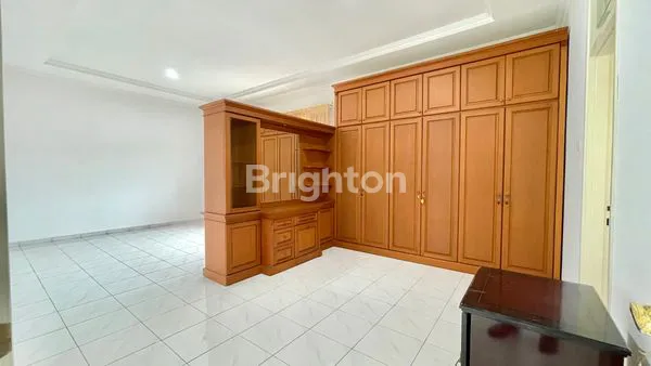 image RUMAH MEWAH SEMI-FURNISHED 2 LANTAI DI CITRALAND PURI SENTRA (4)