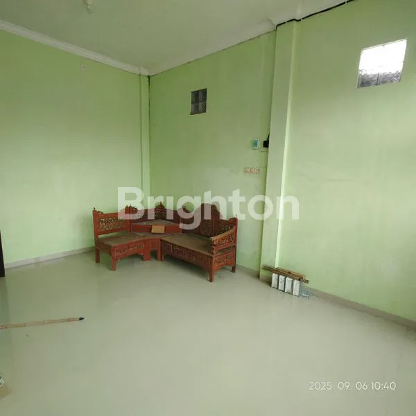 image DIJUAL RUMAH KOS WARNA HIJAU, LOKASI STRATEGIS DI PUSAT KOTA TULUNGAGUNG. (2)