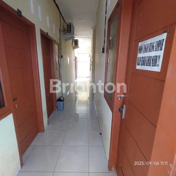 image DI JUAL RUMAH KOS MASIH AKTIF WARNA KUNING, LOKASI STRATEGIS DI PUSAT KOTA TULUNGAGUNG.  (7)