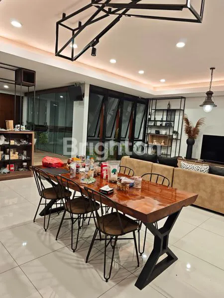 image RUMAH 2 LANTAI STRATEGIS DEKAT TOL PASTEUR, 300M² SIAP HUNI (6)