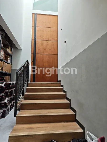 image RUMAH 2 LANTAI STRATEGIS DEKAT TOL PASTEUR, 300M² SIAP HUNI (8)