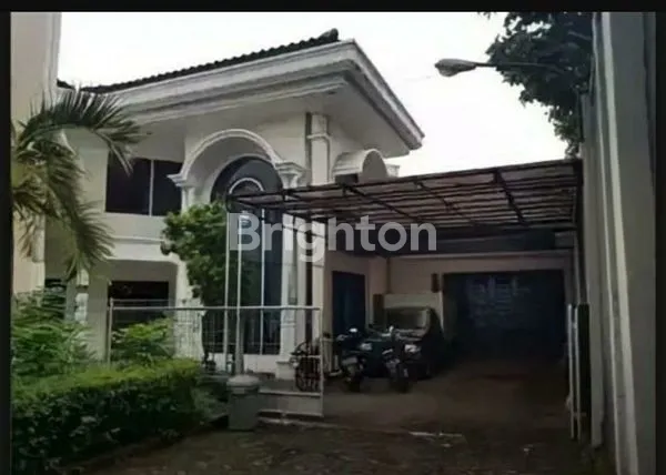 image RUMAH TOWNHOUSE 2 LANTAI SIAP HUNI ADA SWIMMING POOL DAERAH KEBAYORAN LAMA, JAKARTA SELATAN  (1)