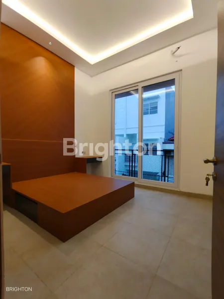 image RUMAH MODERN MINIMALIS  DURI KEPA JAKARTA BARAT ROW 2 MOBIL (3)