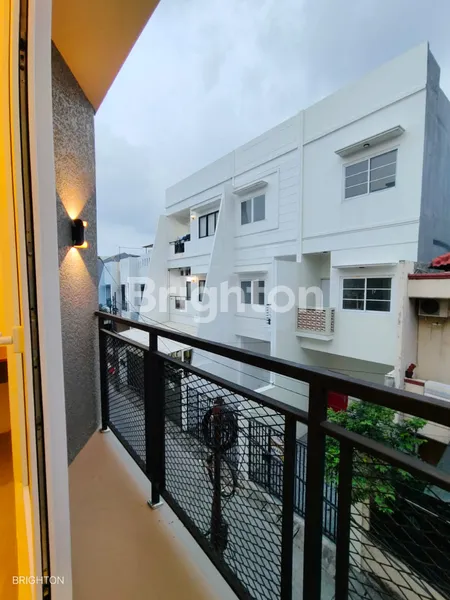 image RUMAH MODERN MINIMALIS  DURI KEPA JAKARTA BARAT ROW 2 MOBIL (8)