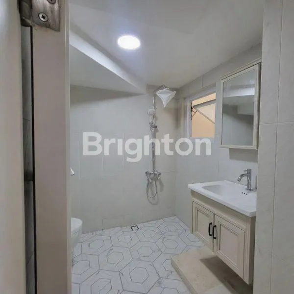 image DIJUAL RUMAH MEWAH 3LT KEBON JERUK INTERCON PRIVATE CLUSTER (8)