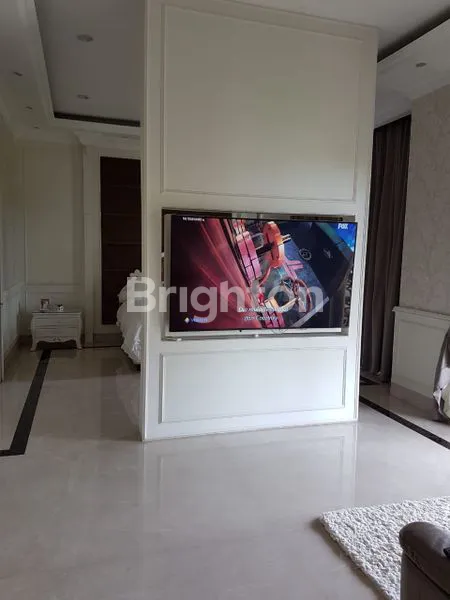 image RUMAH MEWAH LANTAI MARMER ITALIA ,  ADA KOLAM RENANGNYA , VIRGINIA REGENCY PAKUWON CITY, SURABAYA (5)