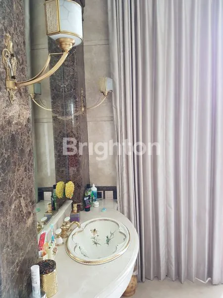 image RUMAH MEWAH LANTAI MARMER ITALIA ,  ADA KOLAM RENANGNYA , VIRGINIA REGENCY PAKUWON CITY, SURABAYA (2)