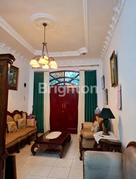 image RUMAH MEWAH 2 LANTAI FULL FURNISH PREMIUM DI MENTENG MEDAN (2)