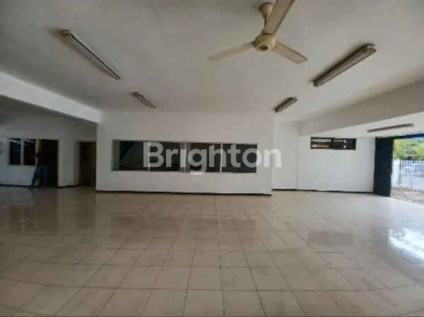 image RUMAH USAHA STRATEGIS DI NOL JALAN RAYA NGAGEL DEKAT TENGAH KOTA GUBENG PUCANG KERTAJAYA (1)