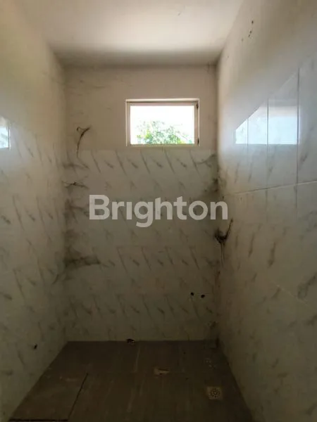 image RUMAH BARU GRESS, 2 LANTAI, SIAP HUNI, SELANGKAH RAYA LAKARSANTRI (3)