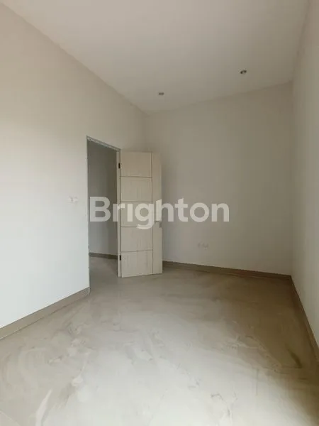 image RUMAH BARU GRESS, 2 LANTAI, SIAP HUNI, SELANGKAH RAYA LAKARSANTRI (1)