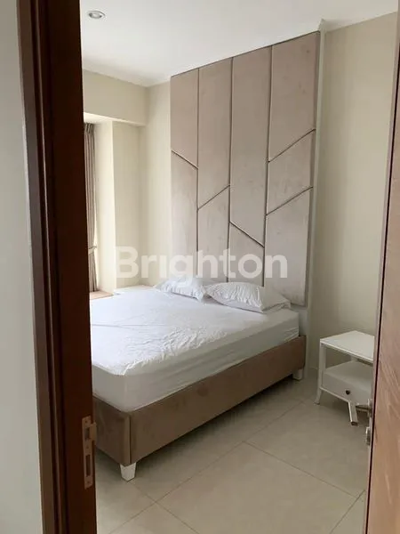image APARTEMEN MEWAH 2BR SEMI FURNISHED VIEW KOLAM DI TAMAN ANGGREK (3)