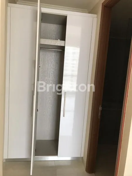 image APARTEMEN MEWAH 2BR SEMI FURNISHED VIEW KOLAM DI TAMAN ANGGREK (7)